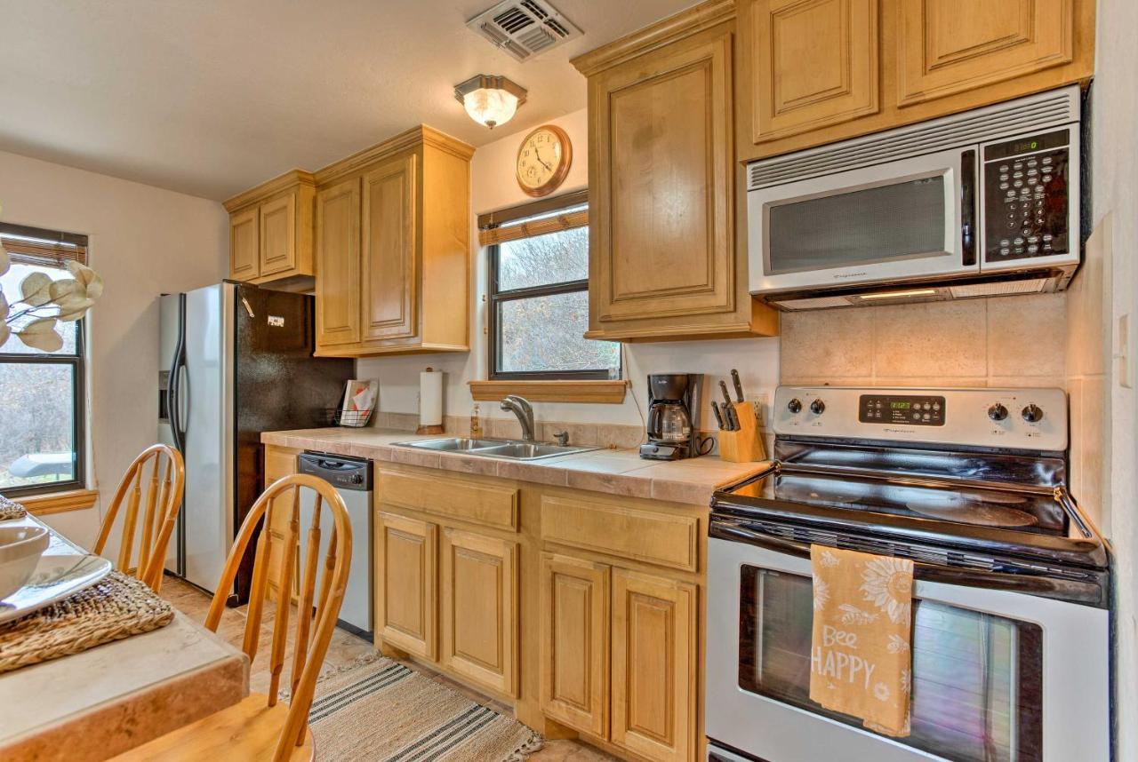 Medicine Park Cabin Rental With Mountain View Экстерьер фото